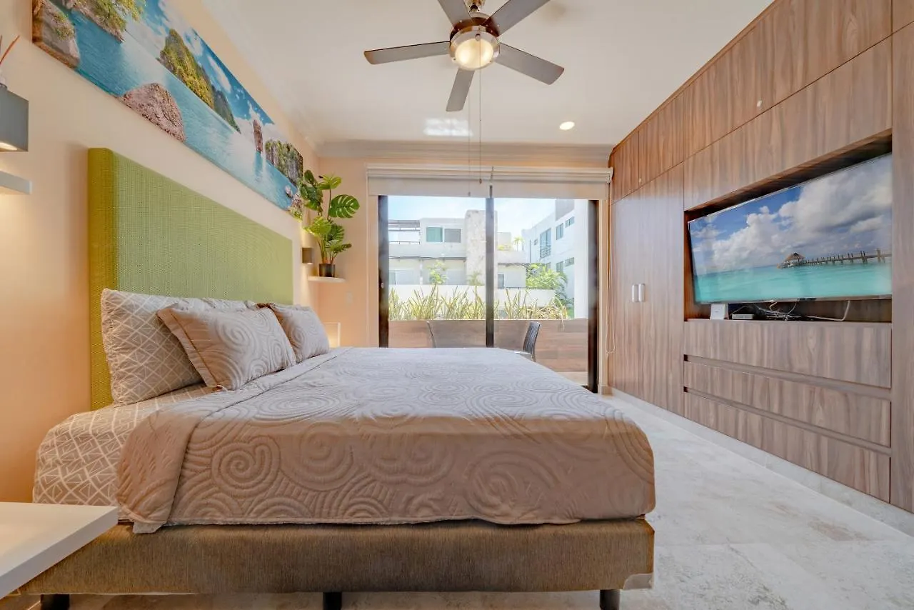 Apartment Studio Caribbean Dreams - Stylish & Only 2 Blocks To The Beach - At Bahay Condos Playa del Carmen